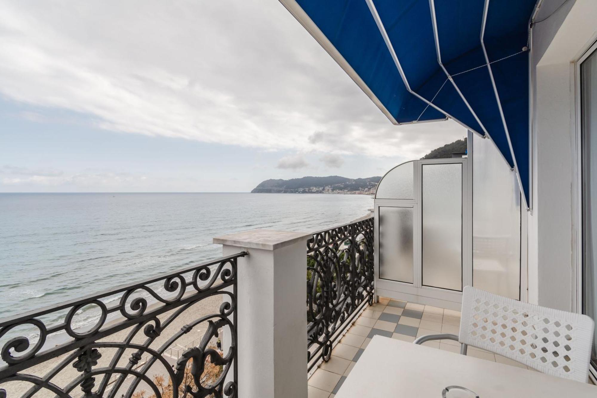 Hotiday Room Collection - Mediterranee Alassio Exterior foto